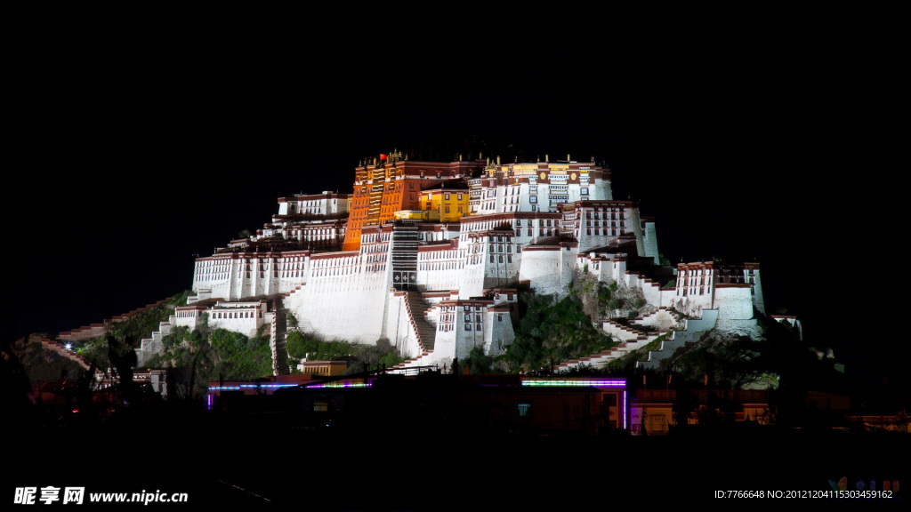 布达拉宫夜景