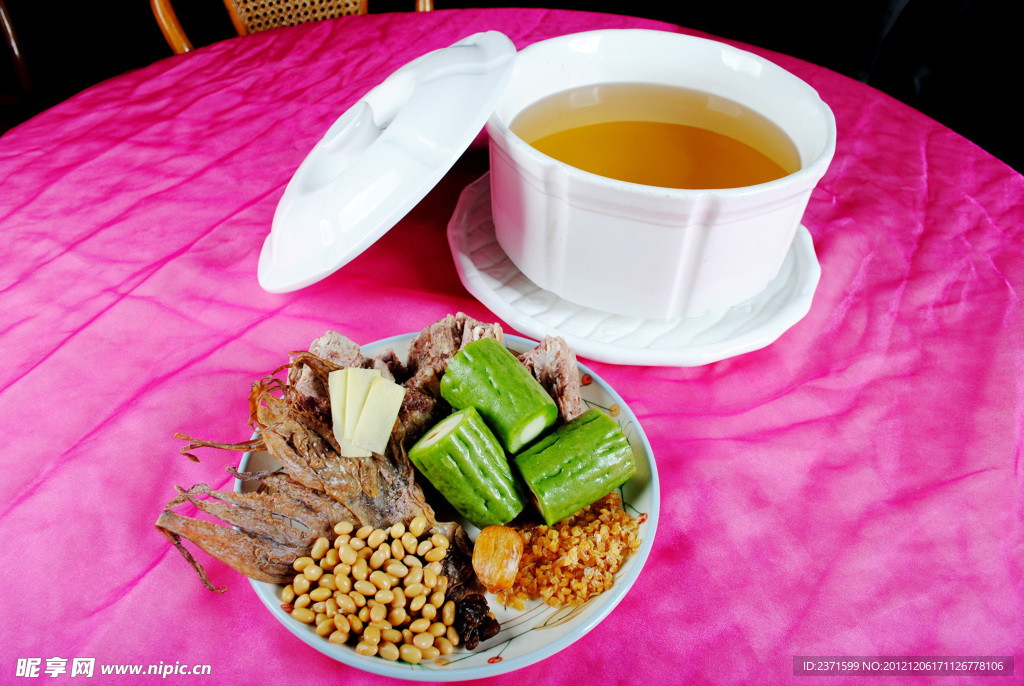 凉瓜黄豆炖海味