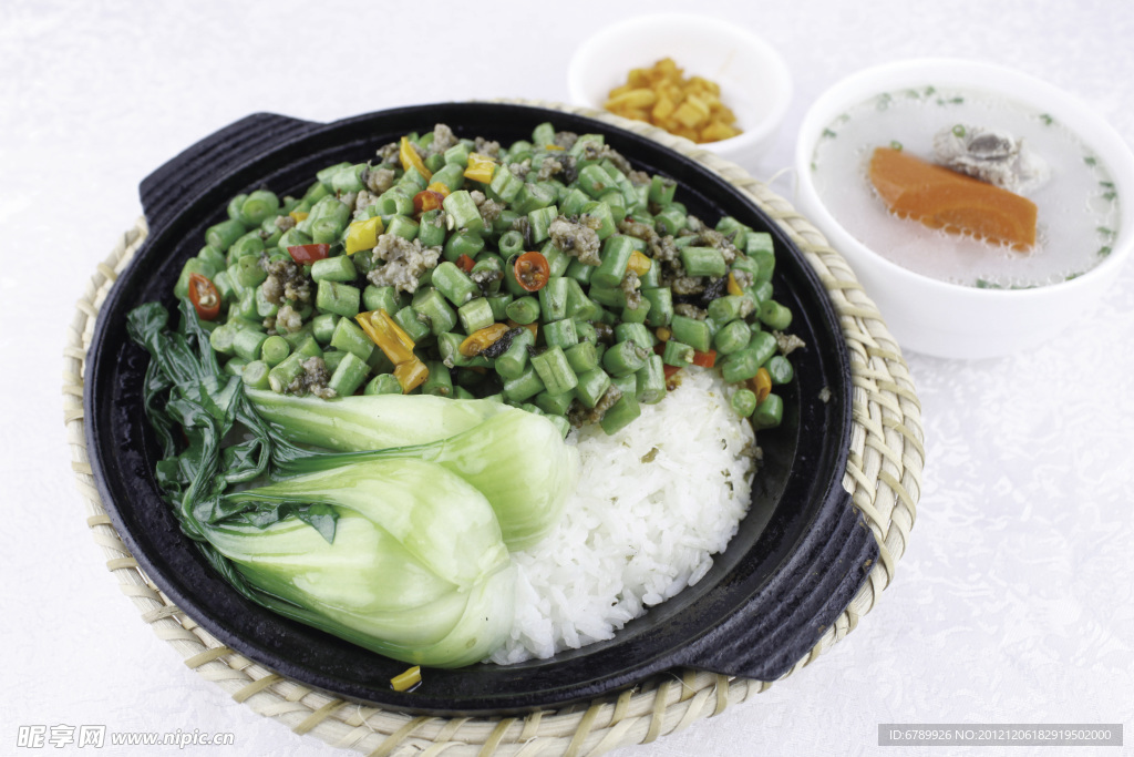 橄榄菜豇豆煲仔饭