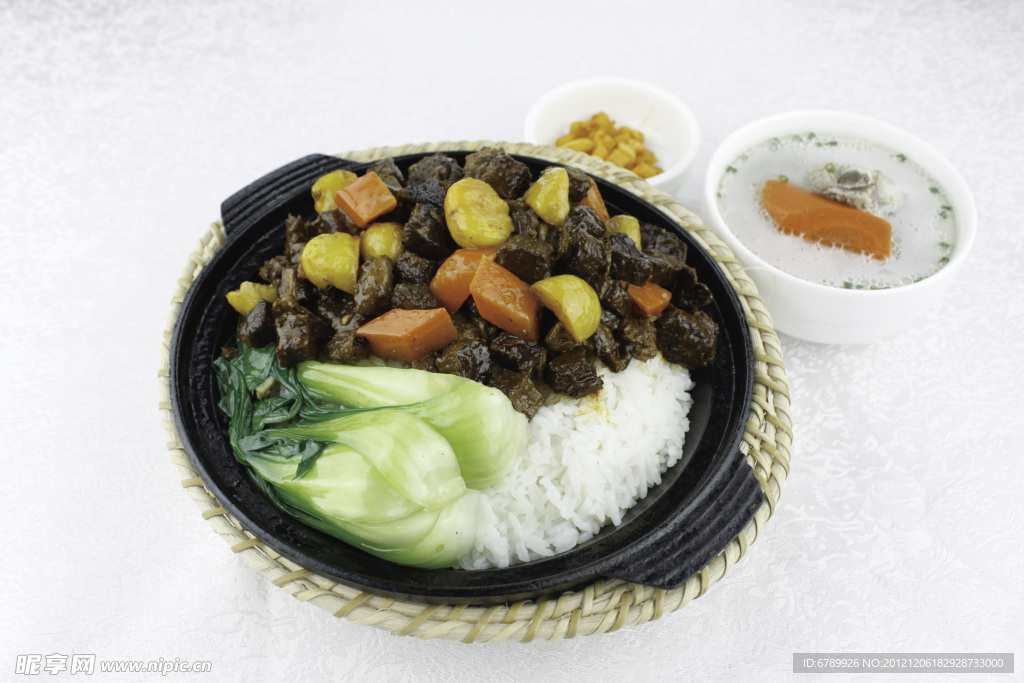 板栗牛筋肉煲仔饭