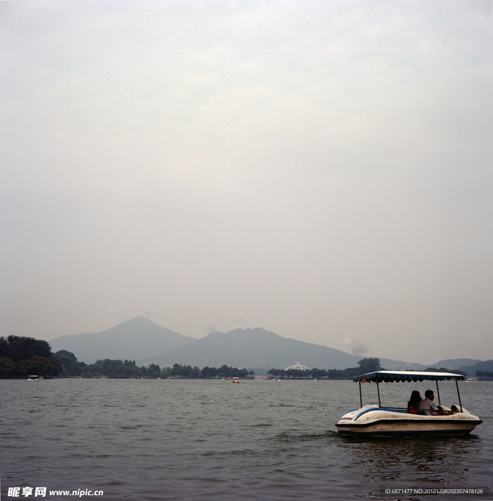 南京玄武湖紫金山