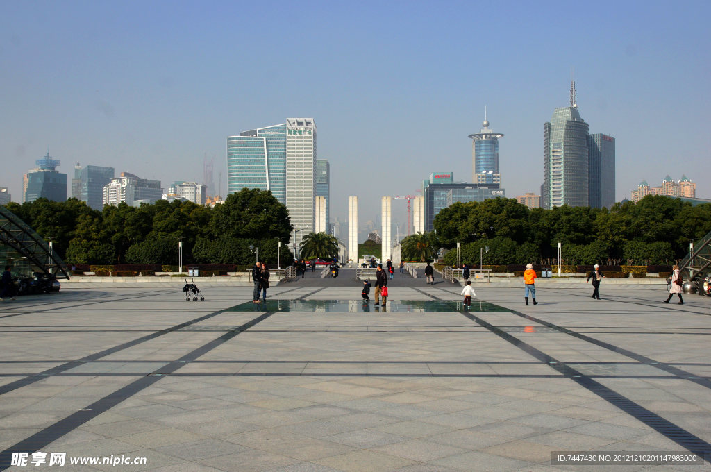 陆冢嘴世纪广场街景