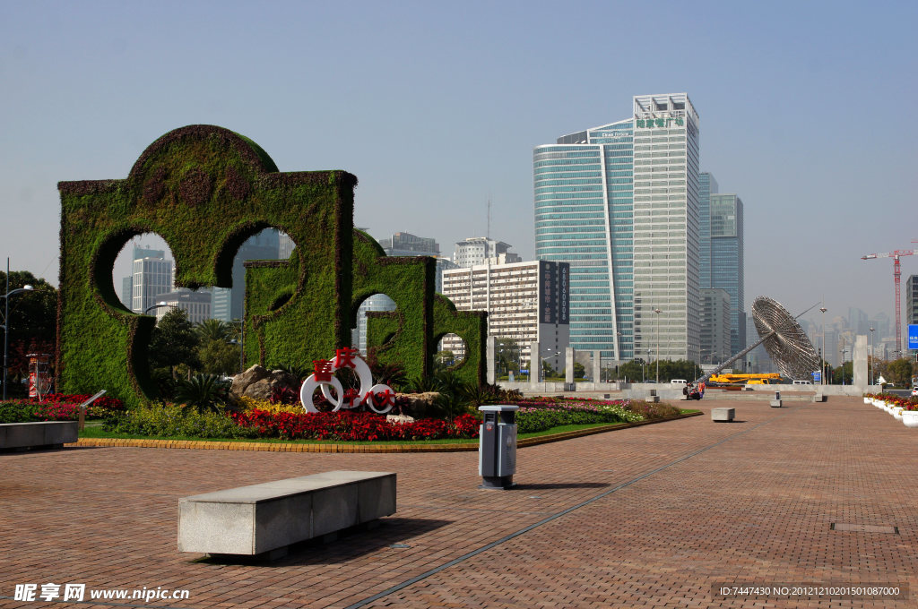 陆冢嘴世纪广场街景