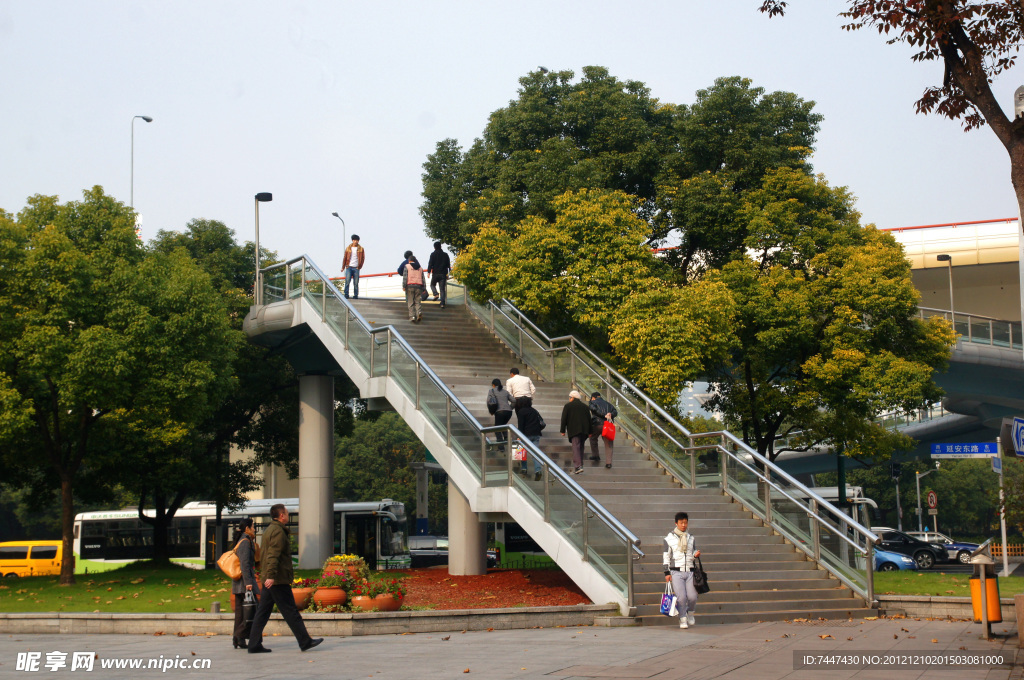 陆冢嘴世纪广场街景