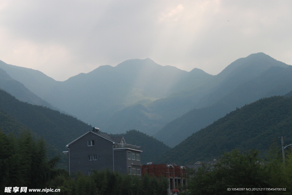 山谷 阳光