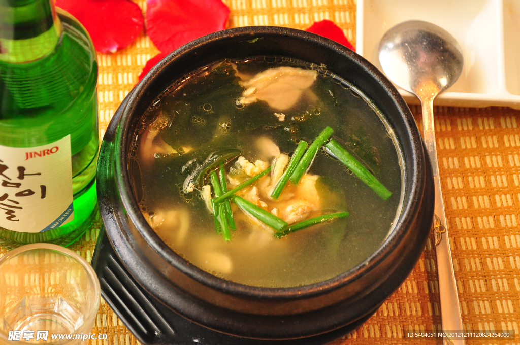 韩国料理海草排骨汤