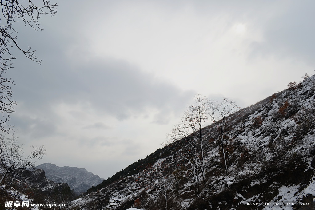 泗沟的薄雪