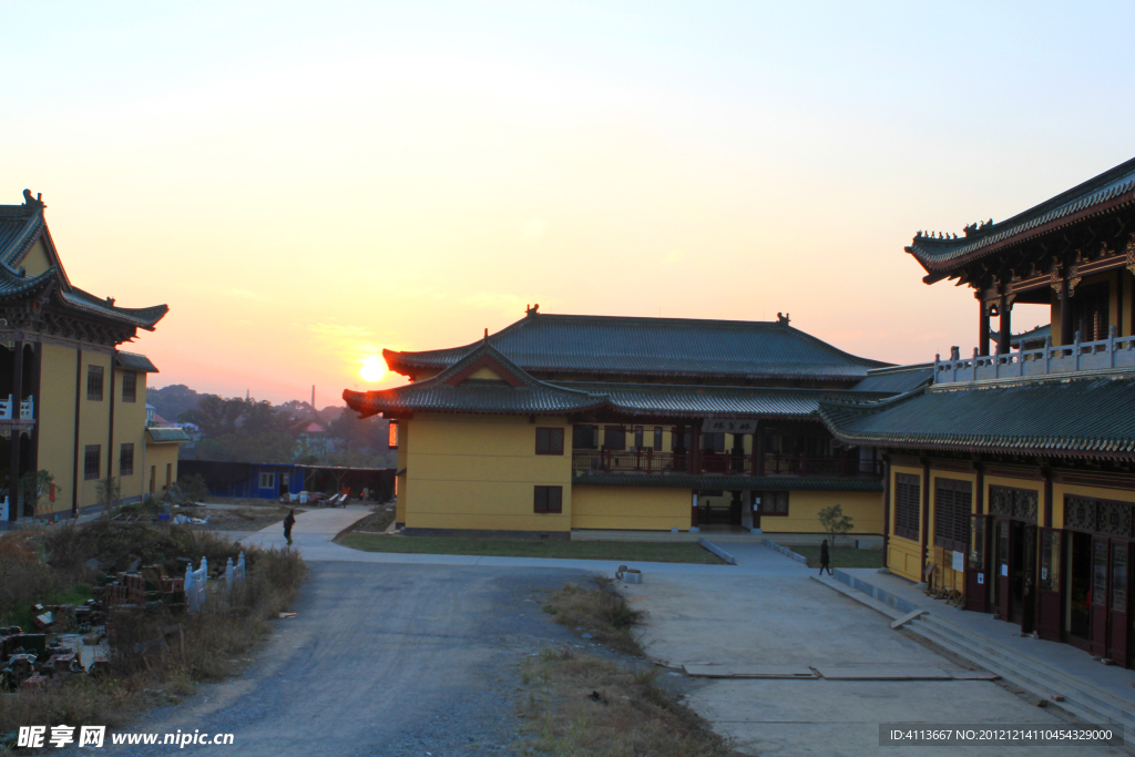 夕阳下的东林寺