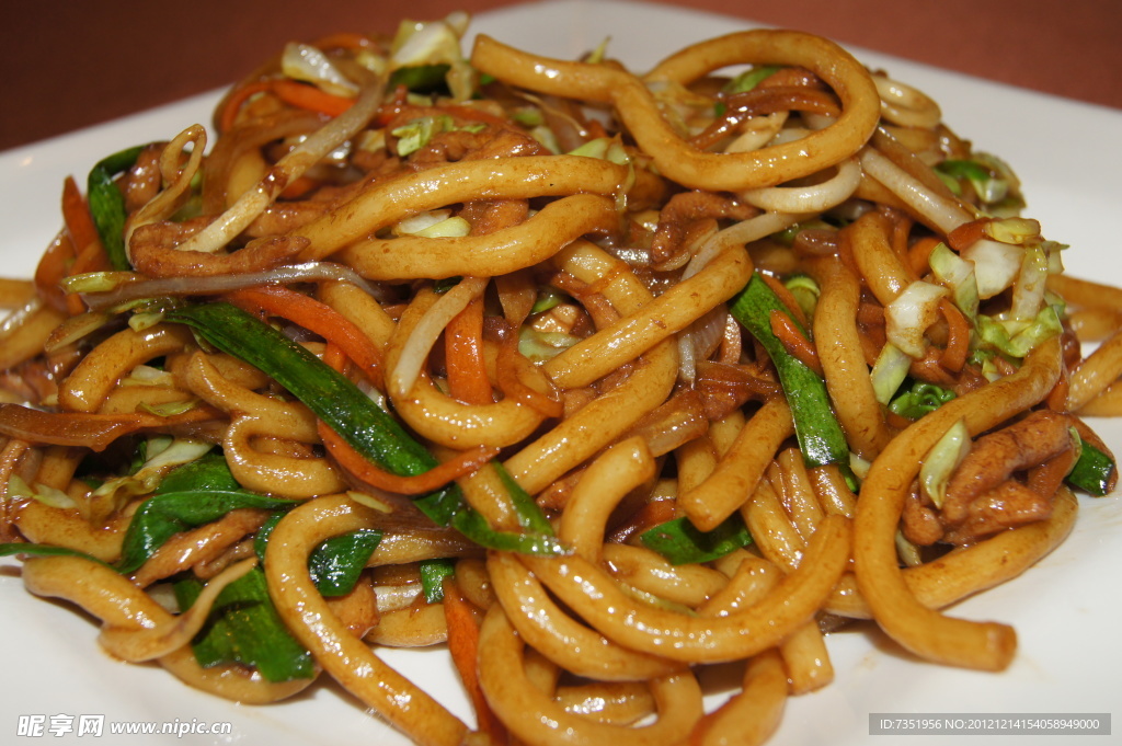 肉丝炒乌东面