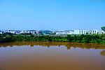 城市风景 锈水池塘