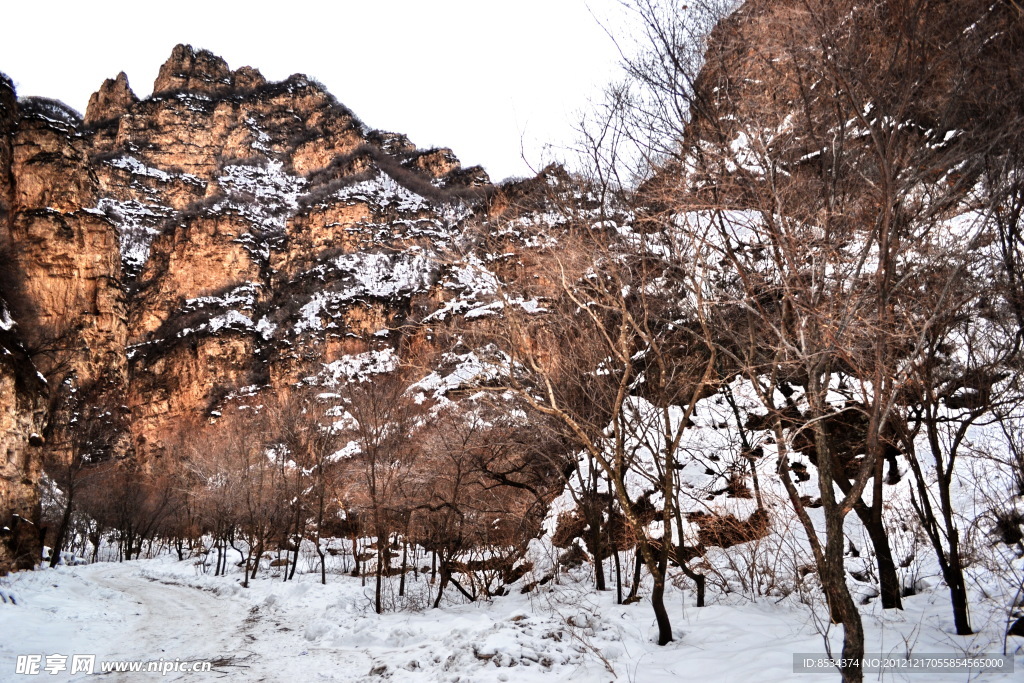 泗沟的薄雪