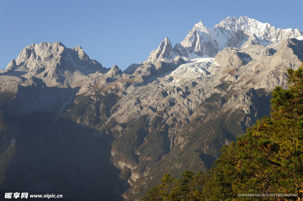 玉龙雪山主峰