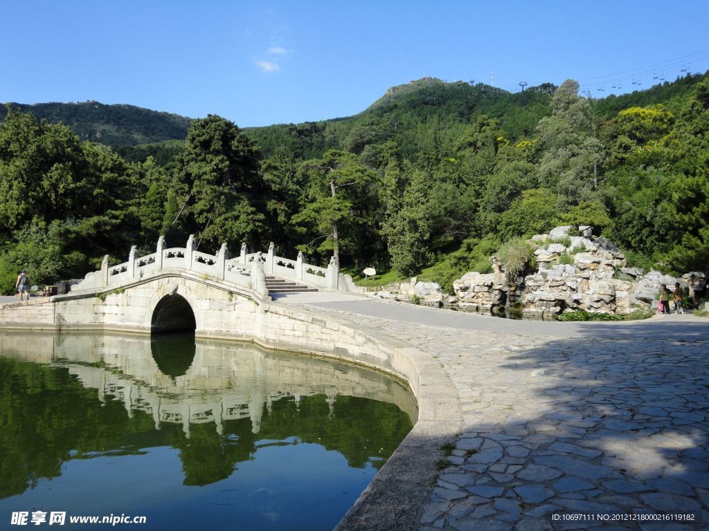 香山眼镜湖