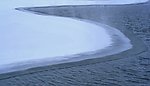 冬湖雪