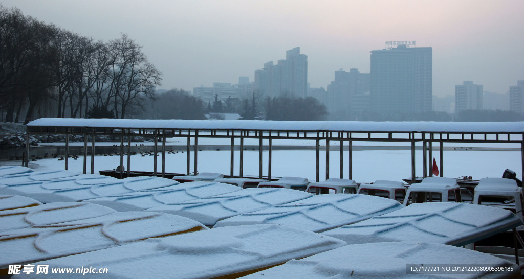 北京龙潭湖公园雪景