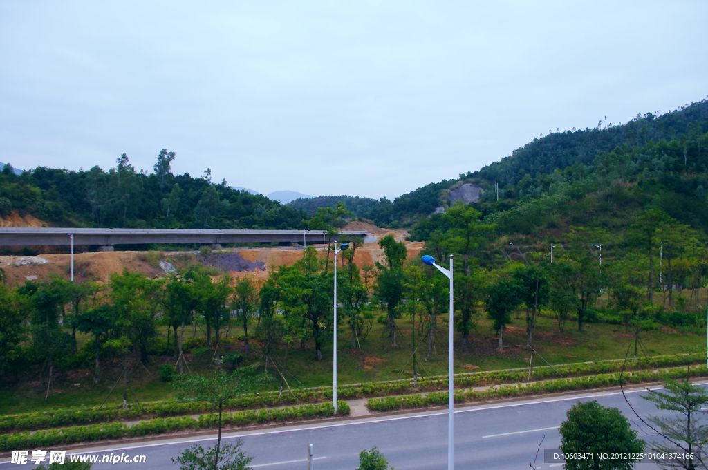 城市山水 高架建筑