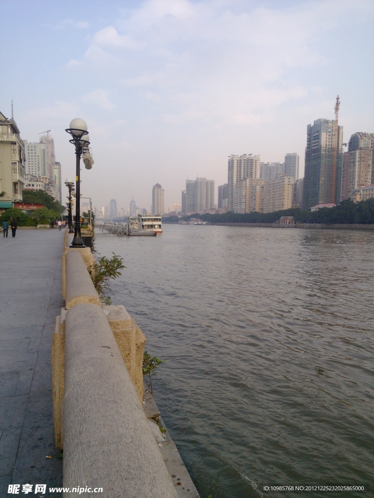 游珠江边