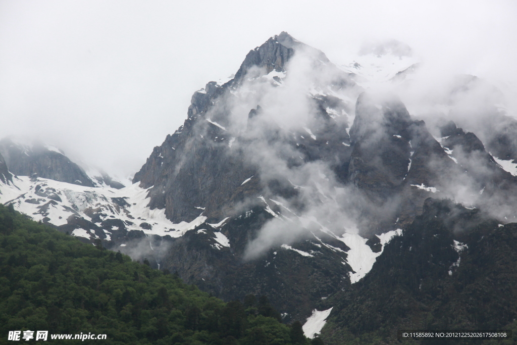 云中雪山