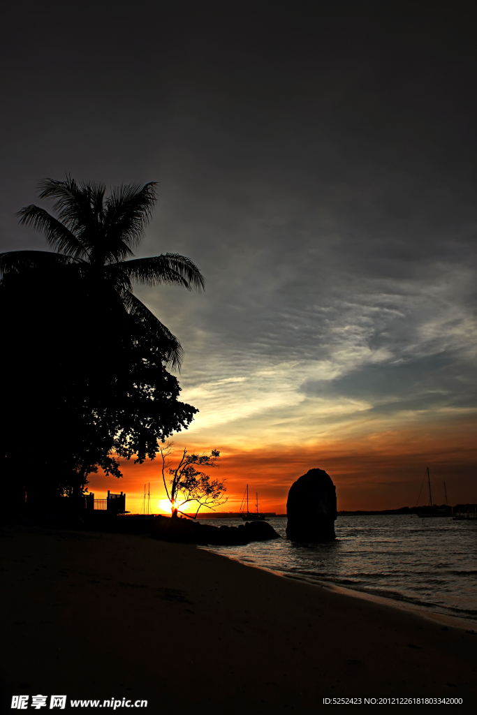 海岸夕阳景色