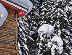 木屋红灯白雪