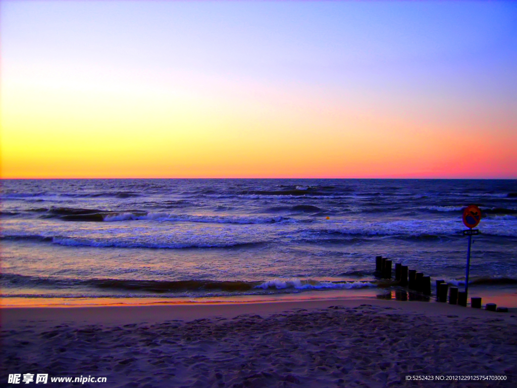 海岸夕阳景色
