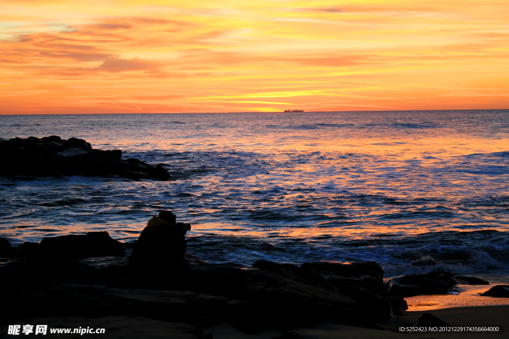 夕阳海岸