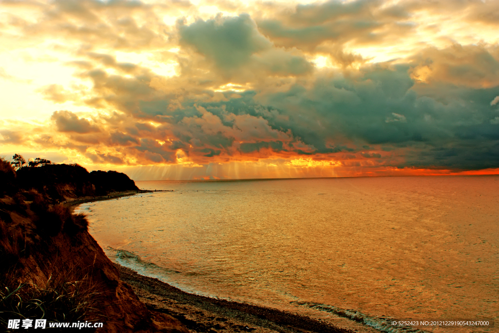 夕阳海岸美景