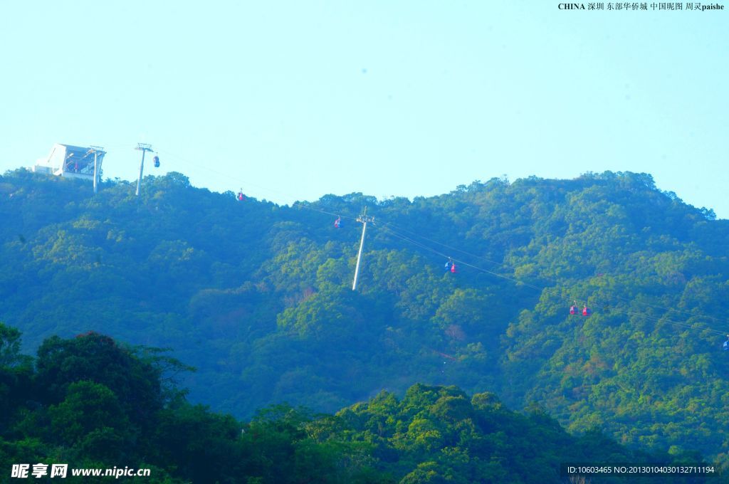 茫茫山谷昌 高空缆车忙