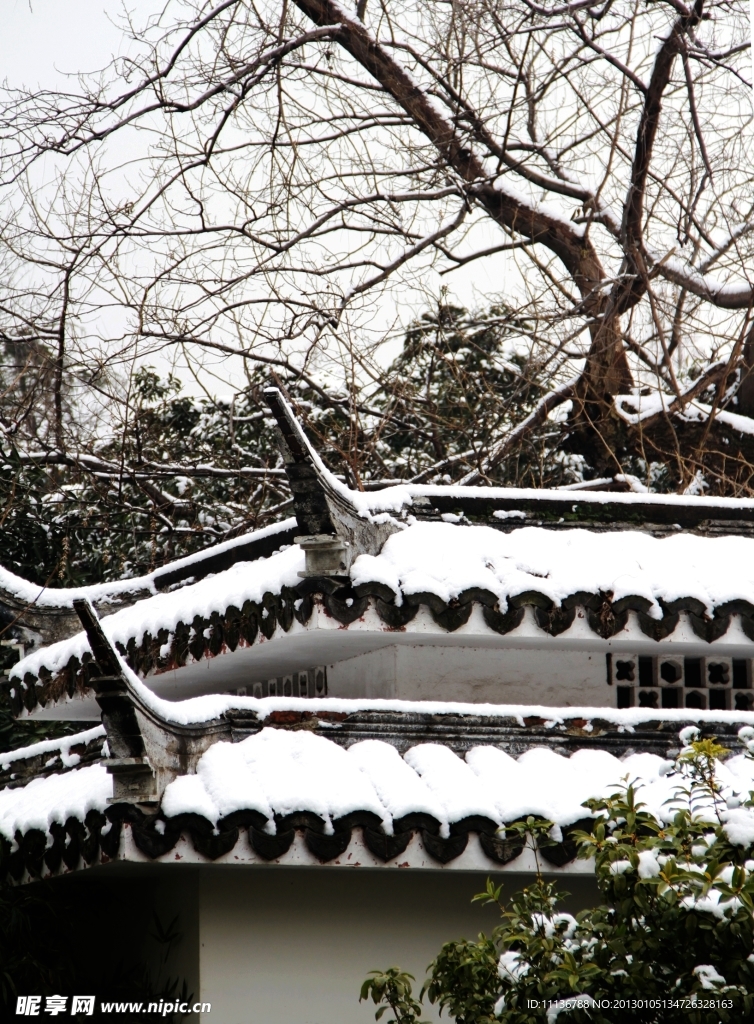屋檐残雪