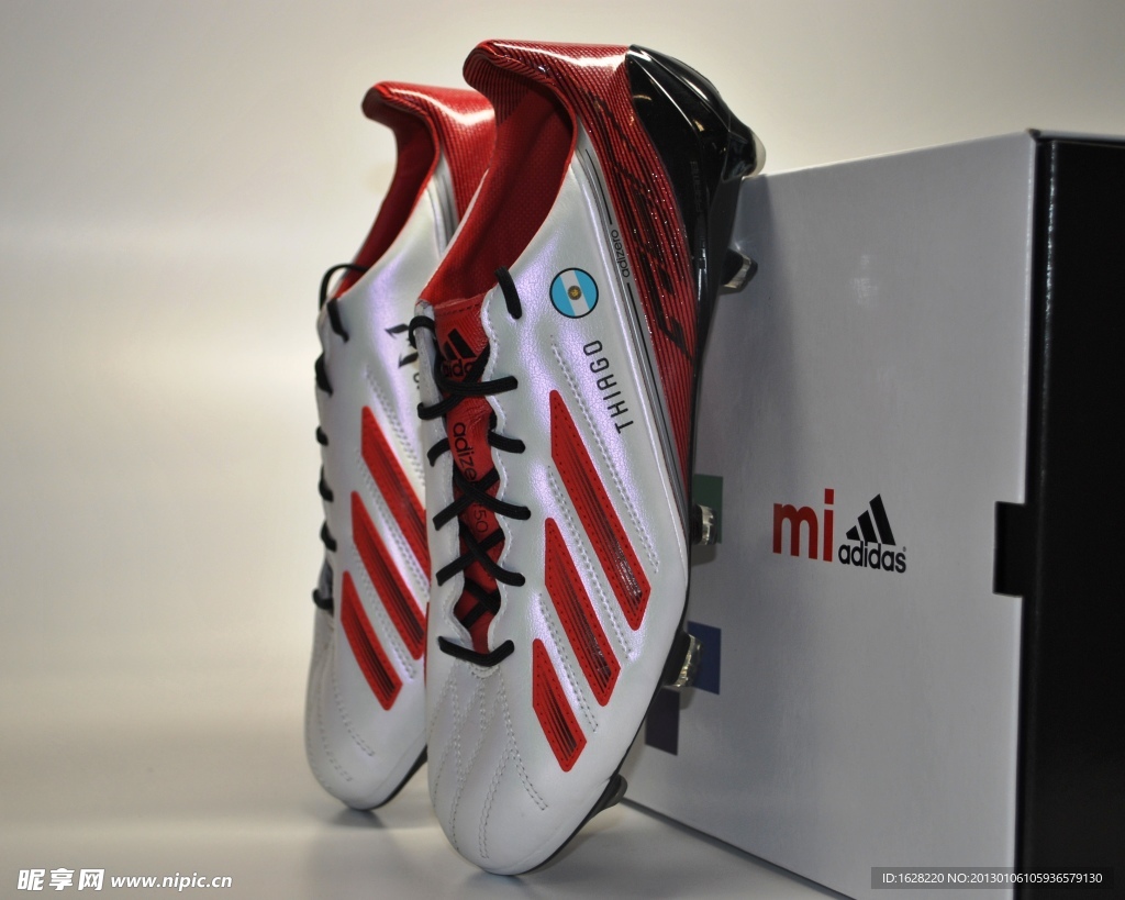 ADIDAS平面广告miadidas足球鞋