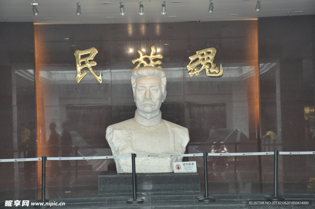 鲁迅汉白玉雕像