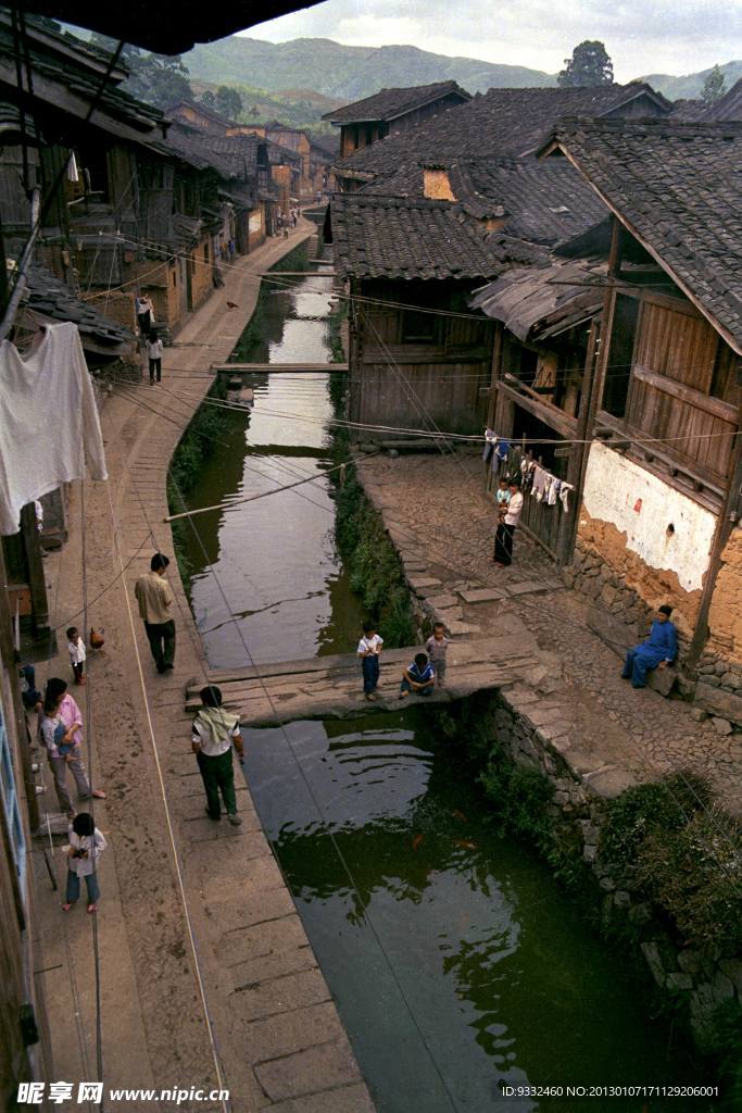 溪水