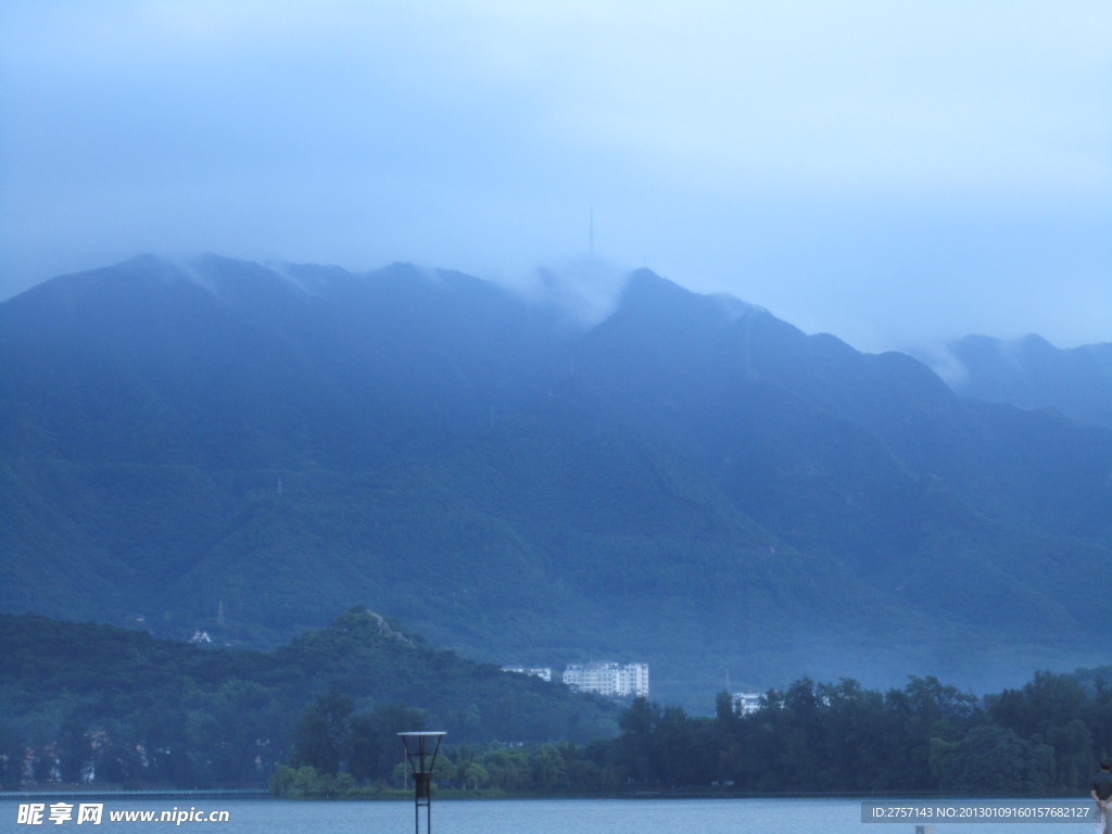 雨后鼎湖山