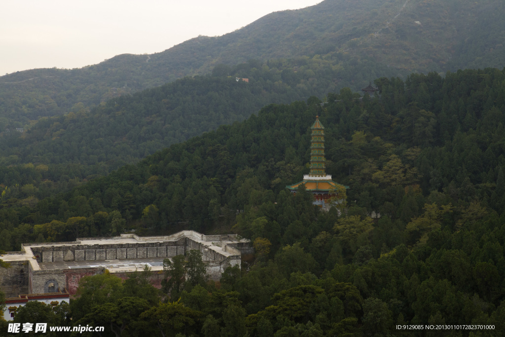 北京香山琉璃塔