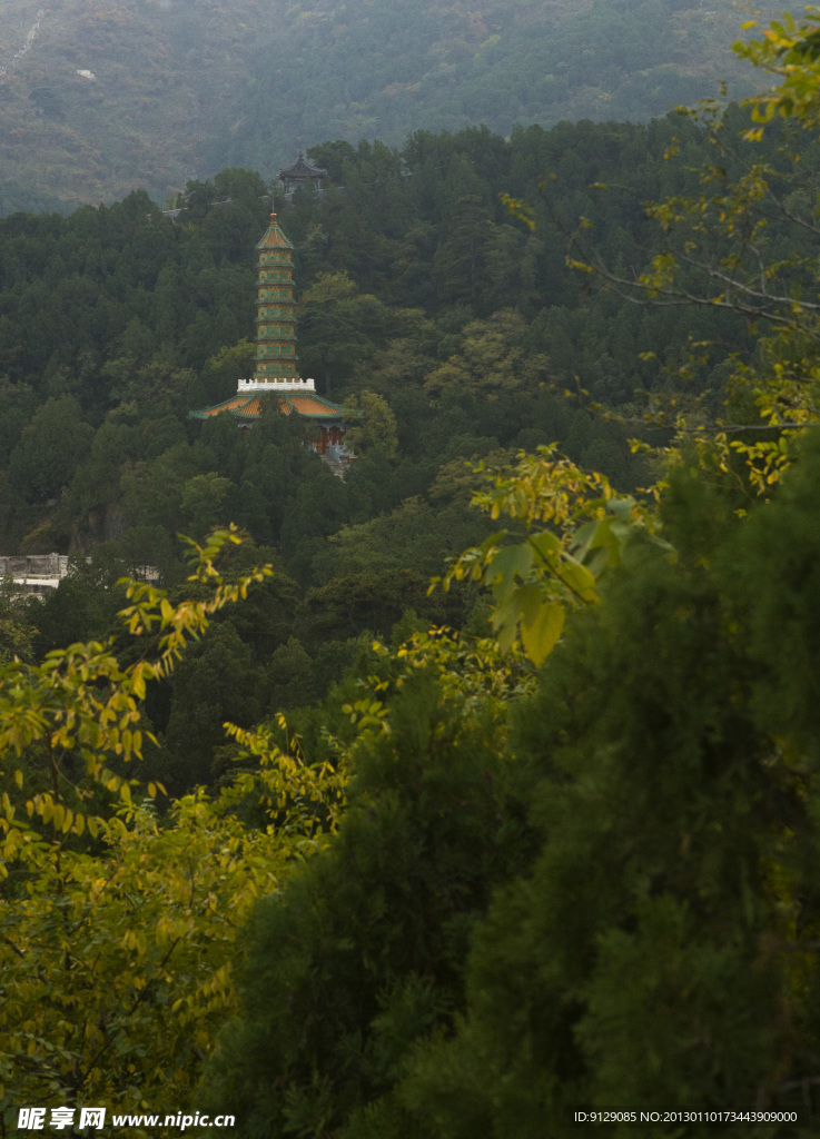 北京香山琉璃塔