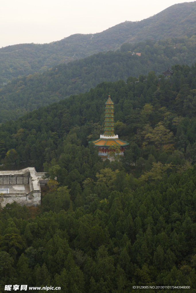 北京香山琉璃塔