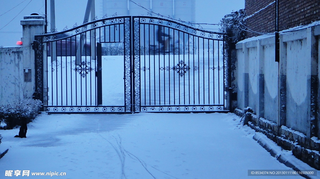 小门的雪