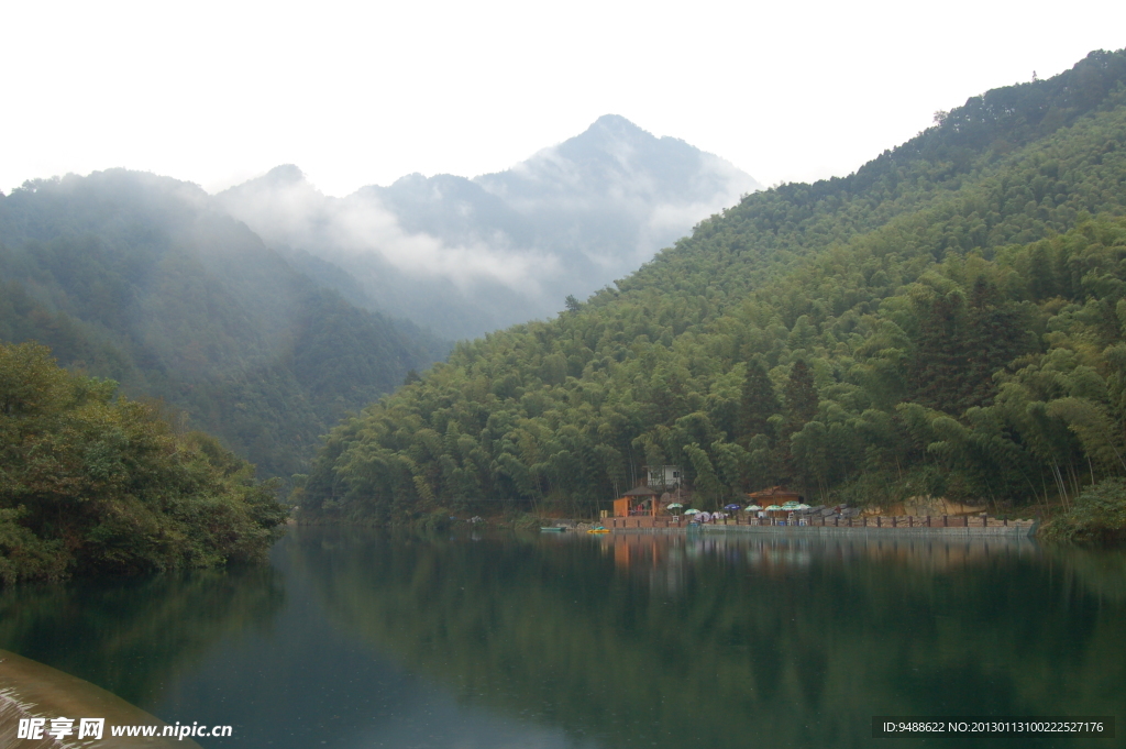 静谧山水间