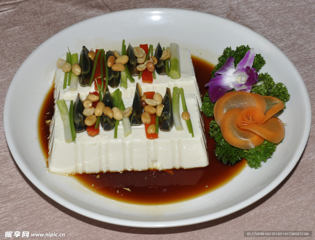 皮蛋蒸鲜豆腐