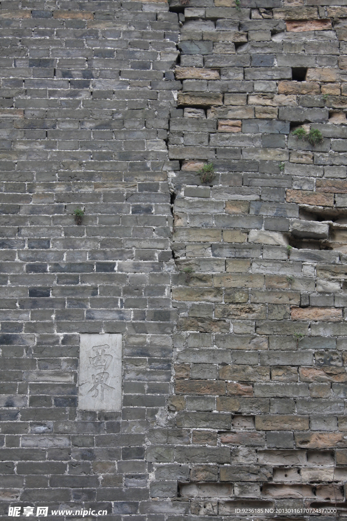 残垣断壁的古城墙
