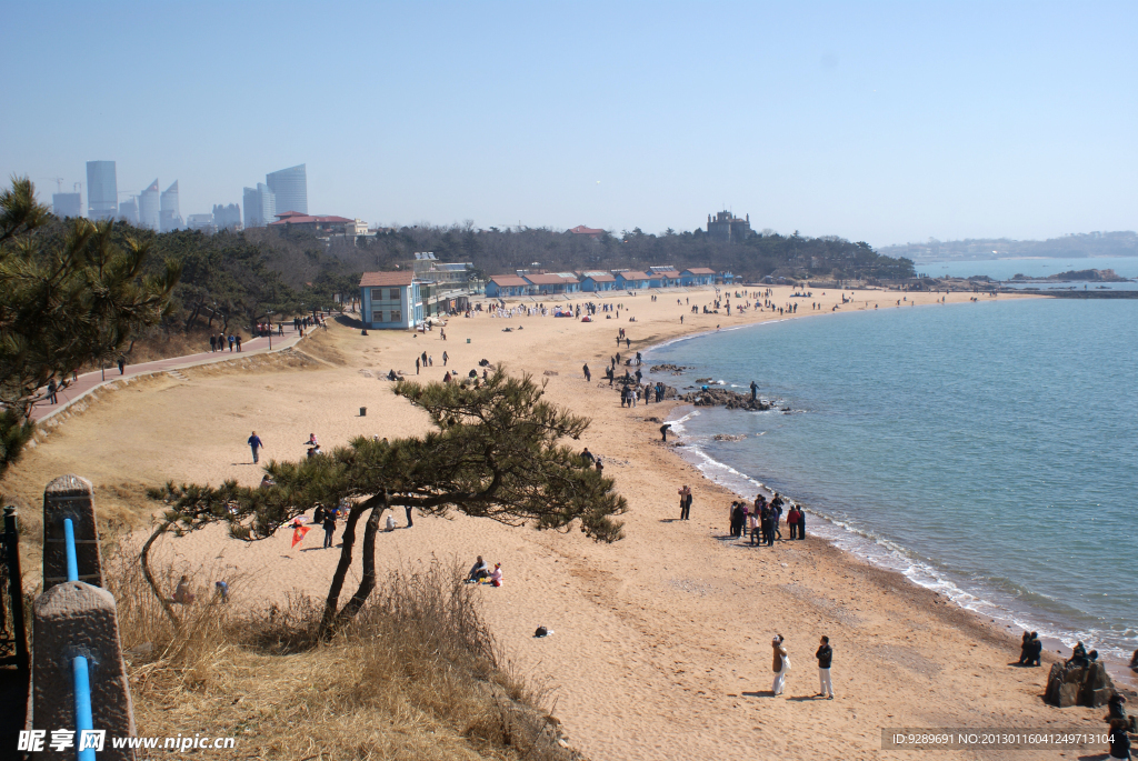 海边的沙滩浴场