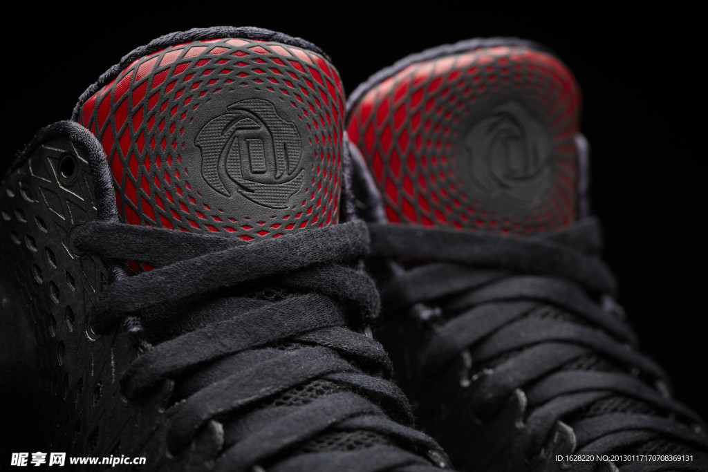 ADIDAS篮球鞋广告宣传照片