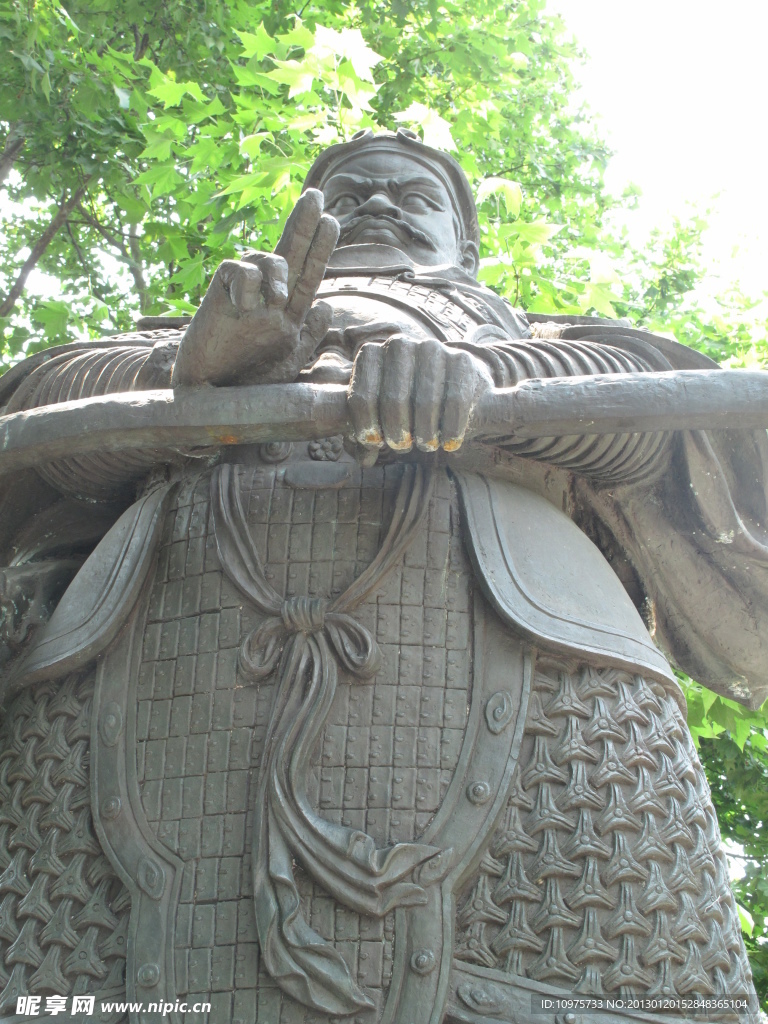 钱王石像