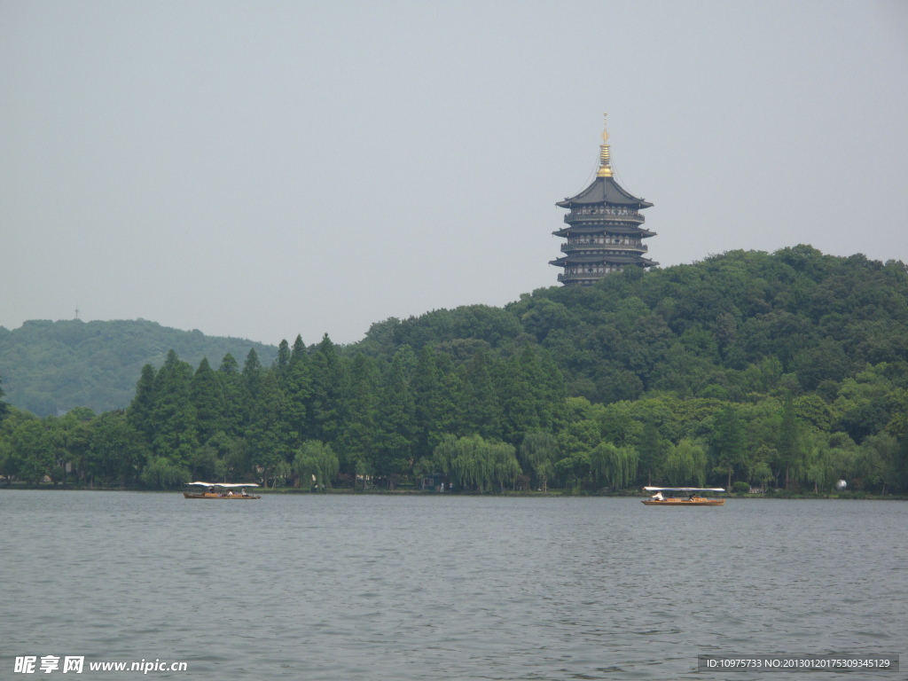 西湖对岸