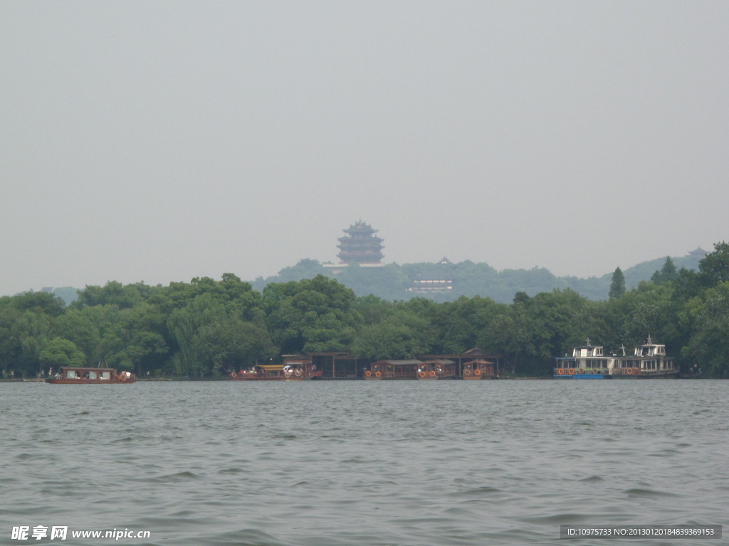 西湖湖面