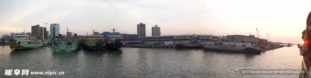 岸边夕阳