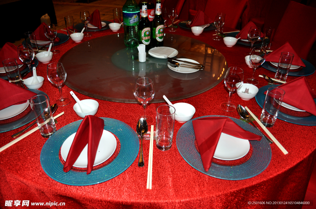 上海假日酒店红色桌布