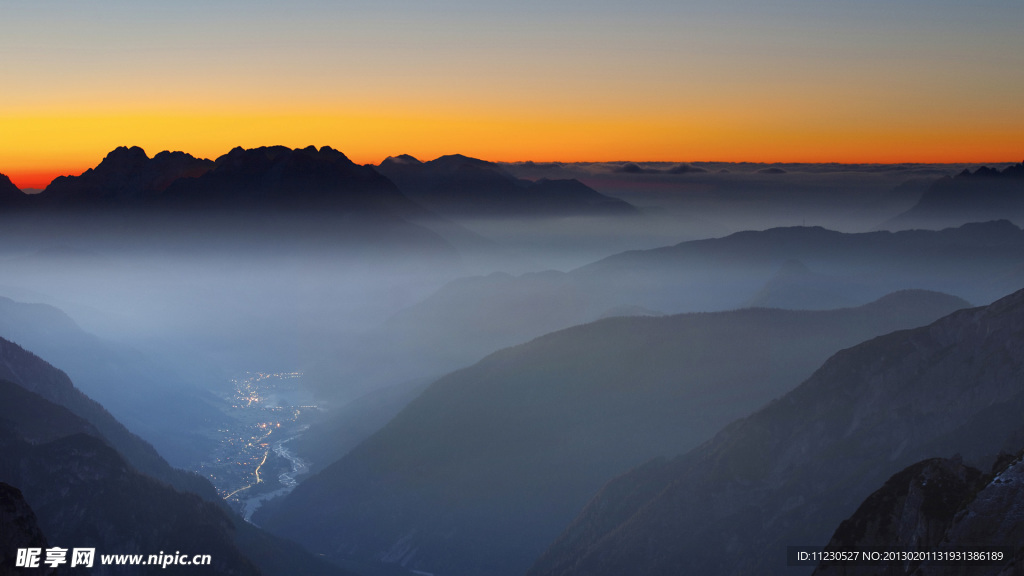 山间日出