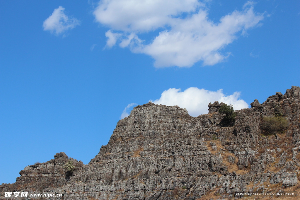 天空与高山