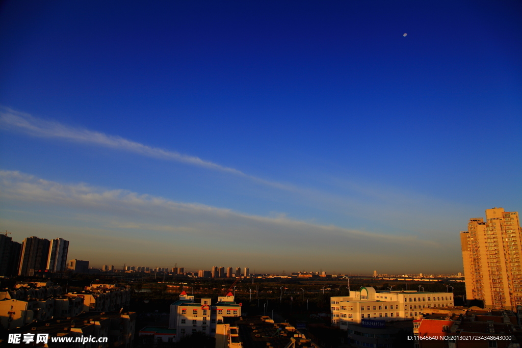 天津蔚蓝天空的早晨